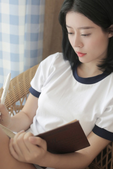 同桌总是袭我胸